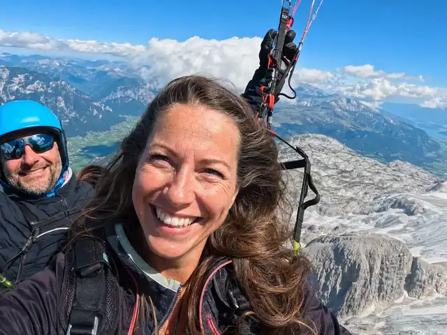 Tandemflug Dachstein – Anna (42) genießt ihren ersten Tandemflug