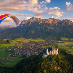 Tandemflug über Oberammergau – Blick auf den Laber, die Ammergauer Alpen und das Schloss Linderhof im Tal